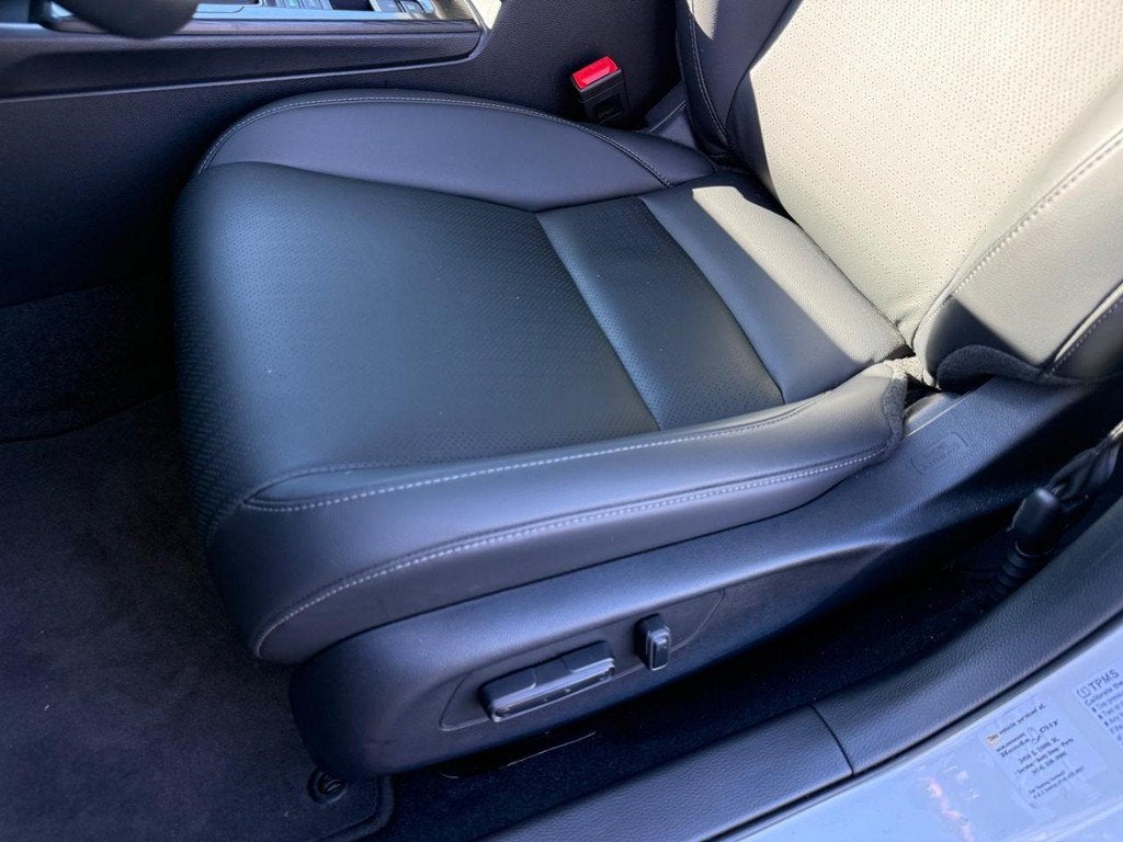 2024 Honda Civic Hatchback EX-L - Photo 26