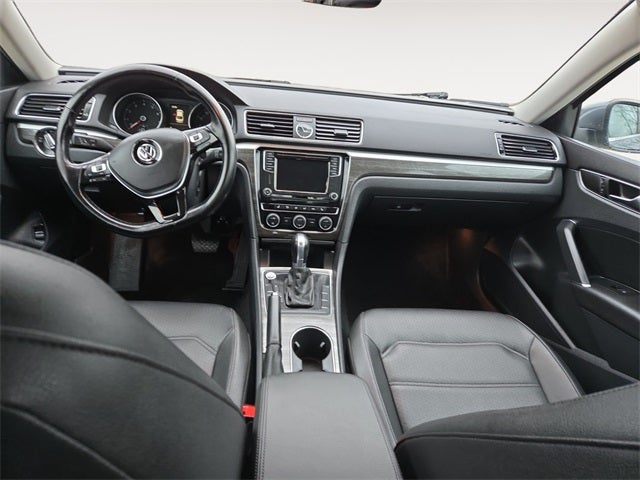 2017 Volkswagen Passat 1.8T SE w/Technology