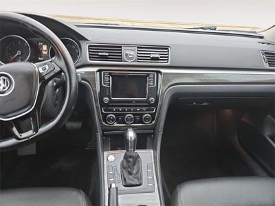 2017 Volkswagen Passat 1.8T SE w/Technology