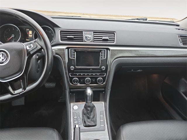 2017 Volkswagen Passat 1.8T SE w/Technology