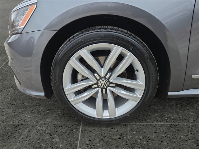 2017 Volkswagen Passat 1.8T SE w/Technology