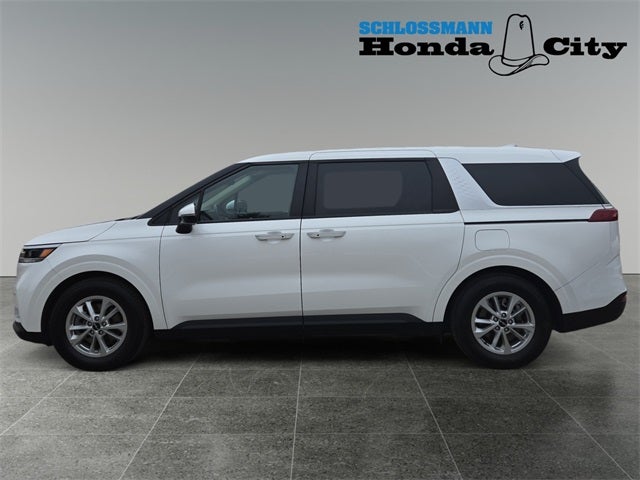 2023 Kia Carnival LX