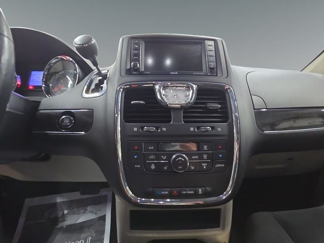 2016 Chrysler Town & Country Touring