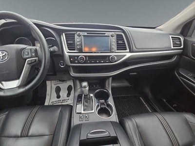 2017 Toyota Highlander SE