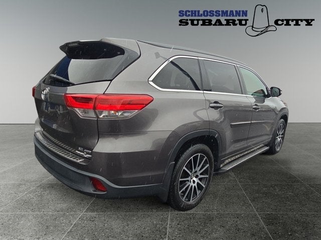 2017 Toyota Highlander SE