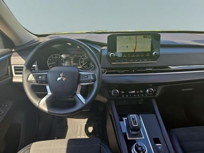 2024 Mitsubishi Outlander SE