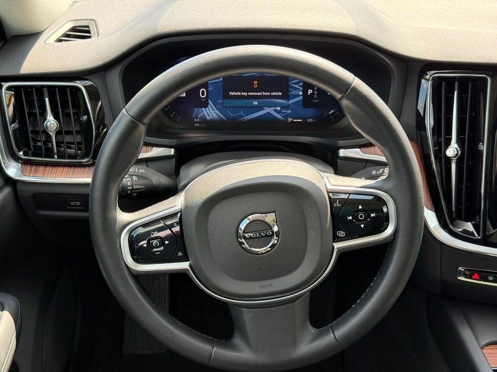 2025 Volvo V60 Cross Country B5 Plus