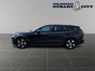 2025 Volvo V60 Cross Country B5 Plus