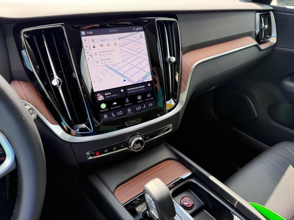 2025 Volvo V60 Cross Country B5 Plus