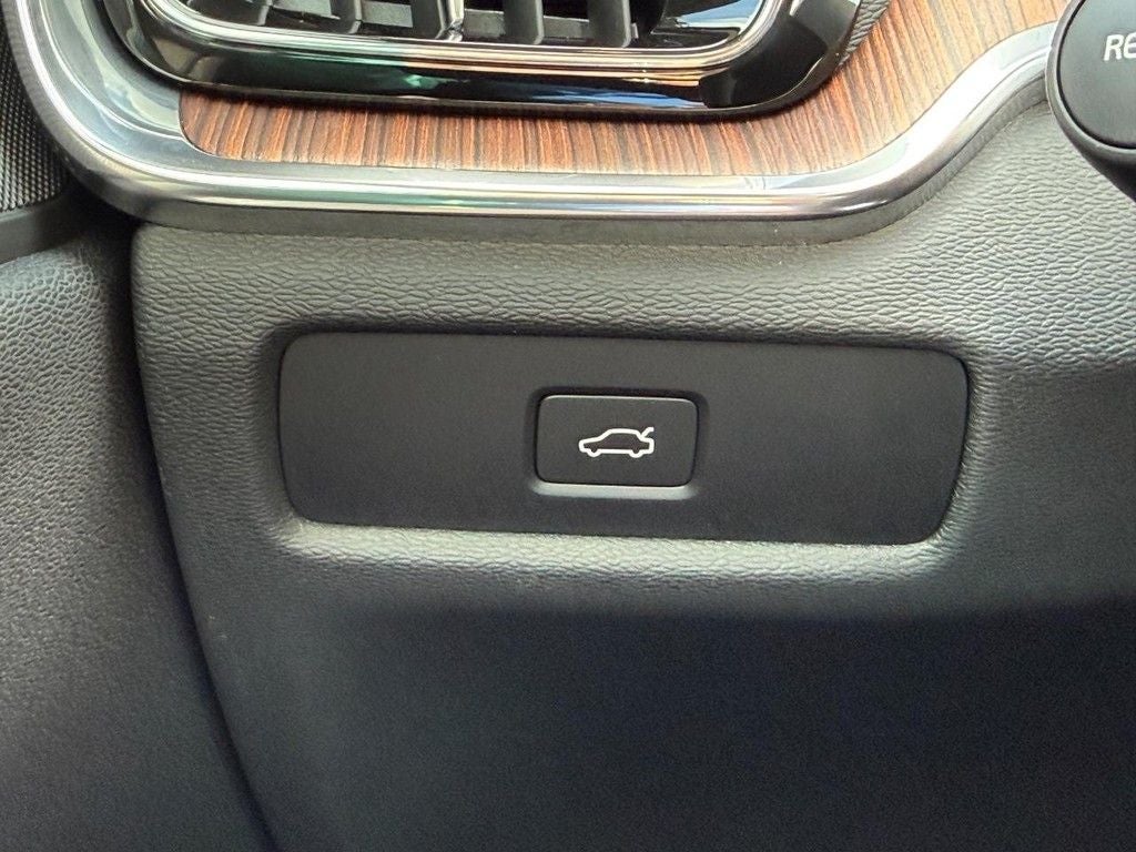 2025 Volvo V60 Cross Country B5 Plus