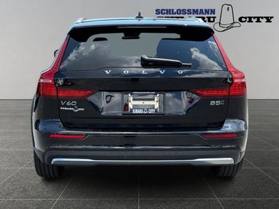 2025 Volvo V60 Cross Country B5 Plus