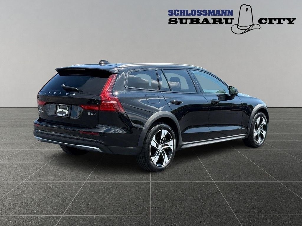 2025 Volvo V60 Cross Country B5 Plus