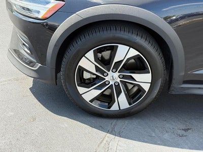2025 Volvo V60 Cross Country B5 Plus