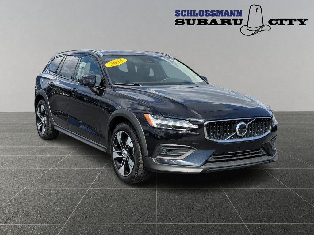 2025 Volvo V60 Cross Country B5 Plus