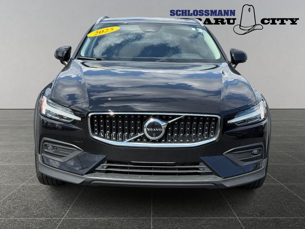 2025 Volvo V60 Cross Country B5 Plus